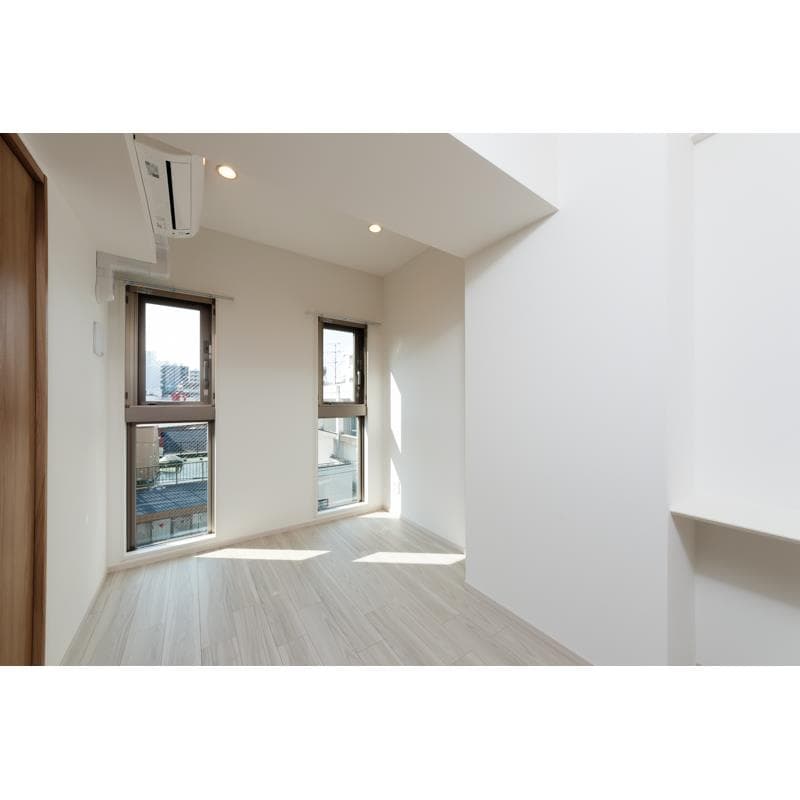 Room image 8