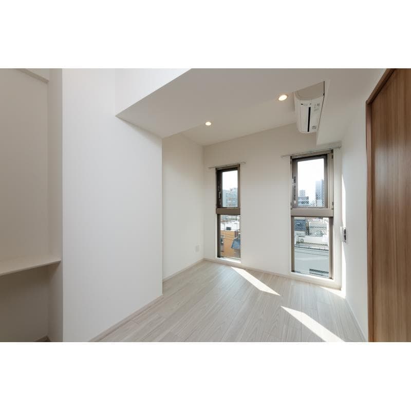 Room image 8