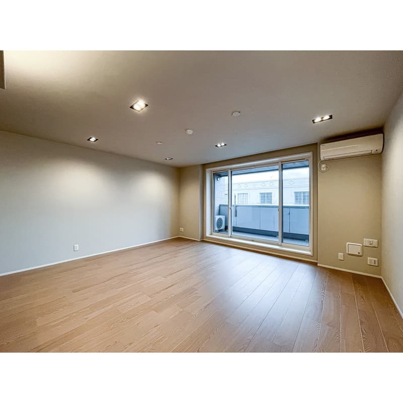 Room image 8