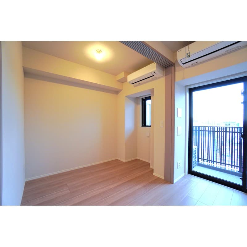 Room image 8