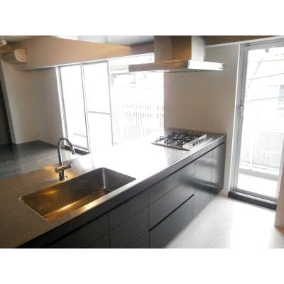 Room image 8