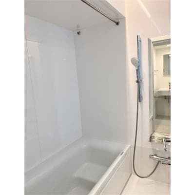 Room image 10