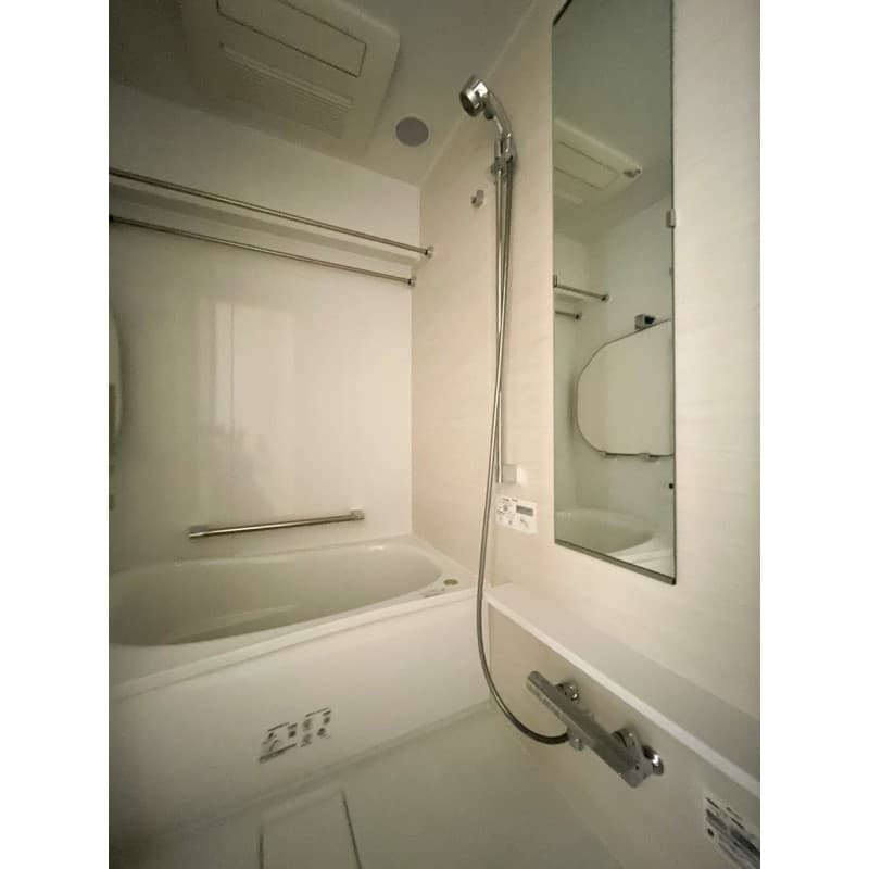 Room image 8