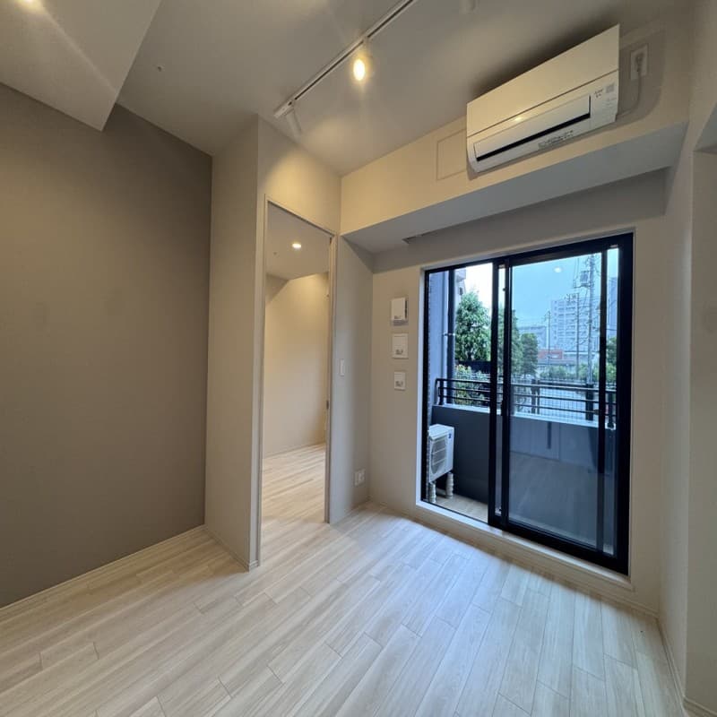 Room image 8