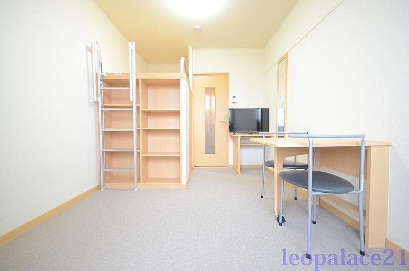 Room image 9