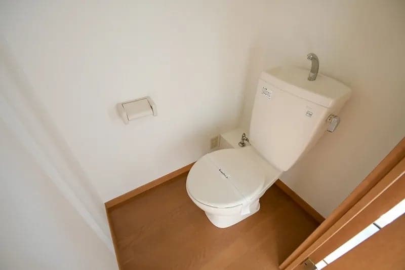 Room image 8