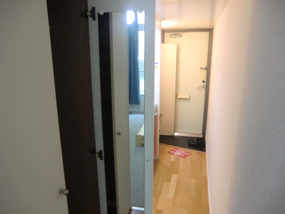 Room image 16