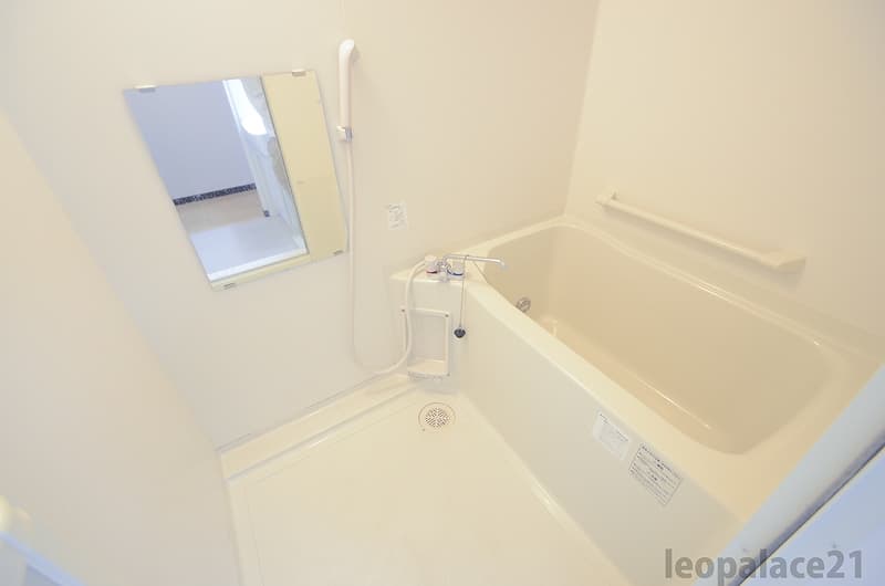 Room image 8