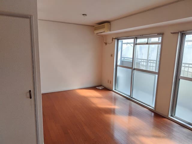 Room image 9