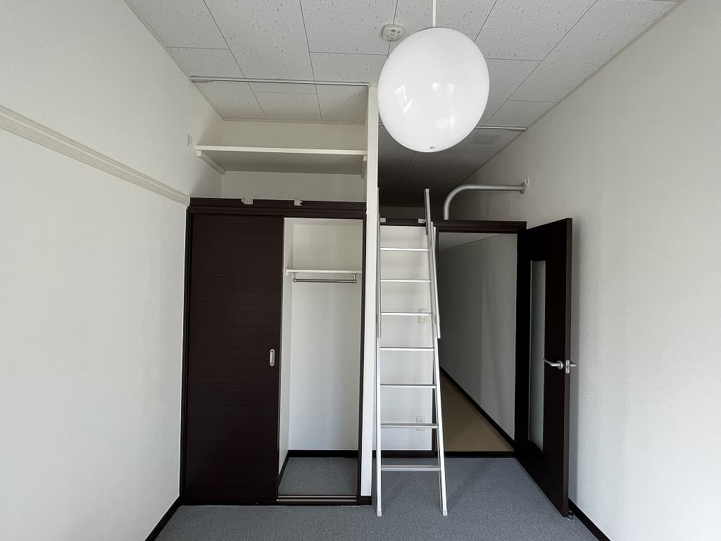 Room image 8