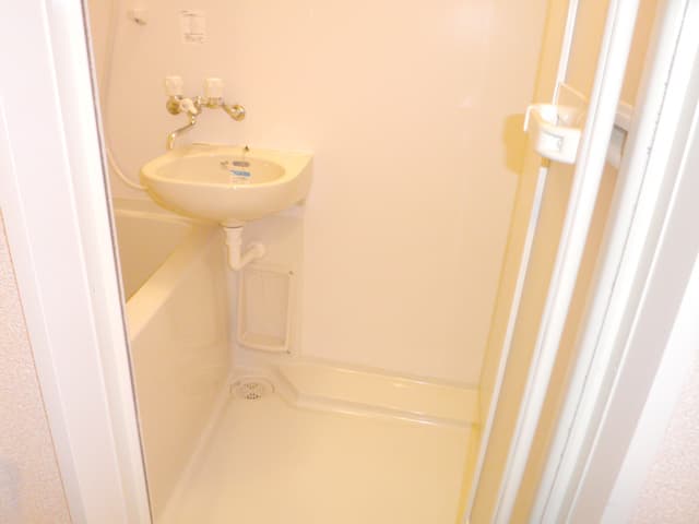 Room image 8