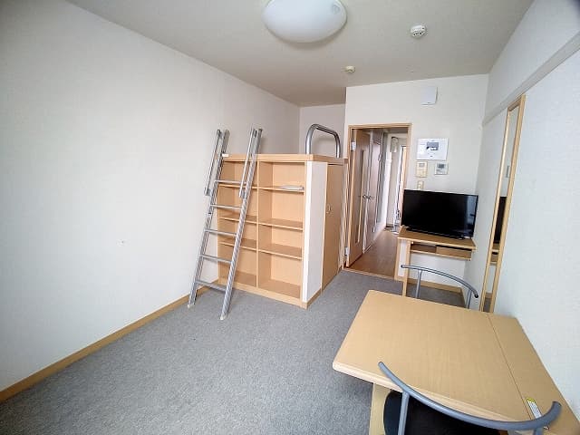 Room image 8