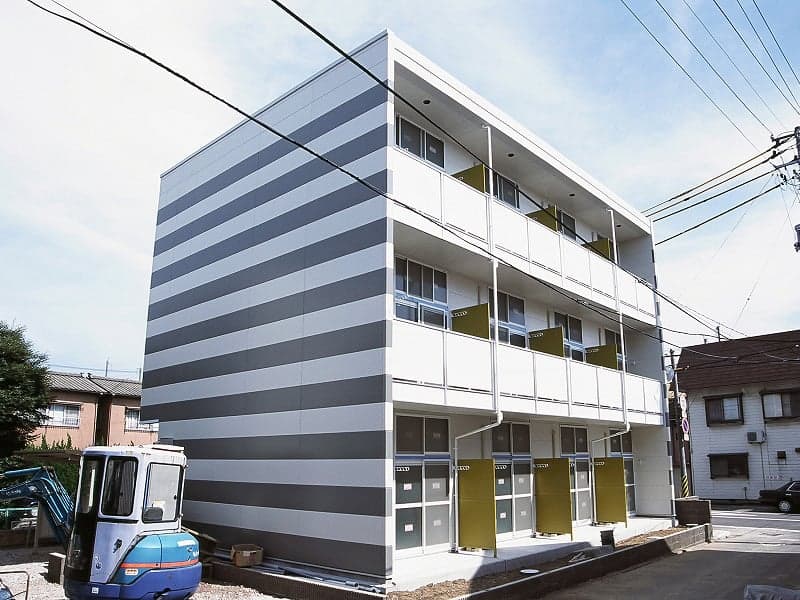 Main exterior of leopalace Bandai