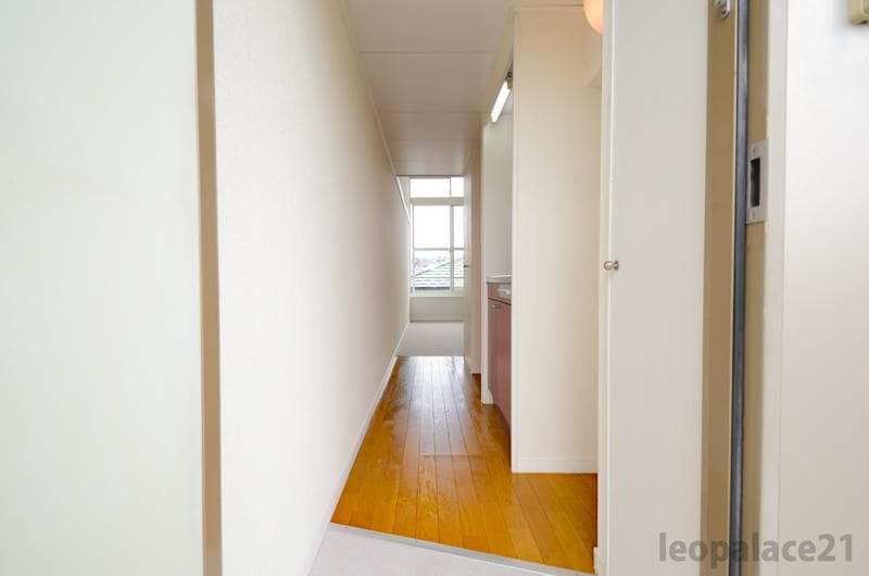 Room image 8