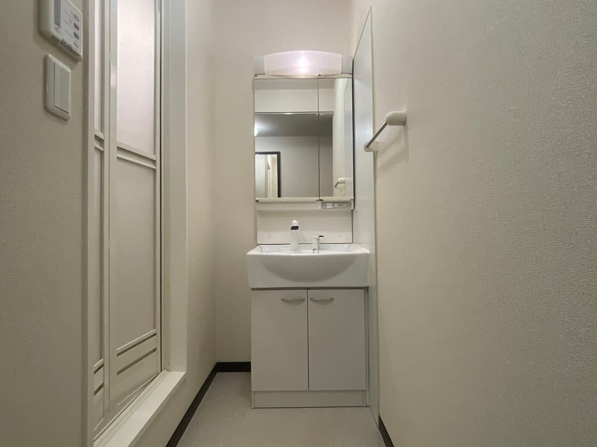 Room image 8