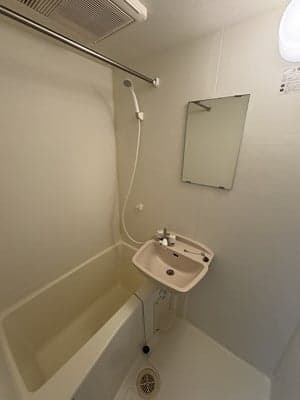 Room image 8