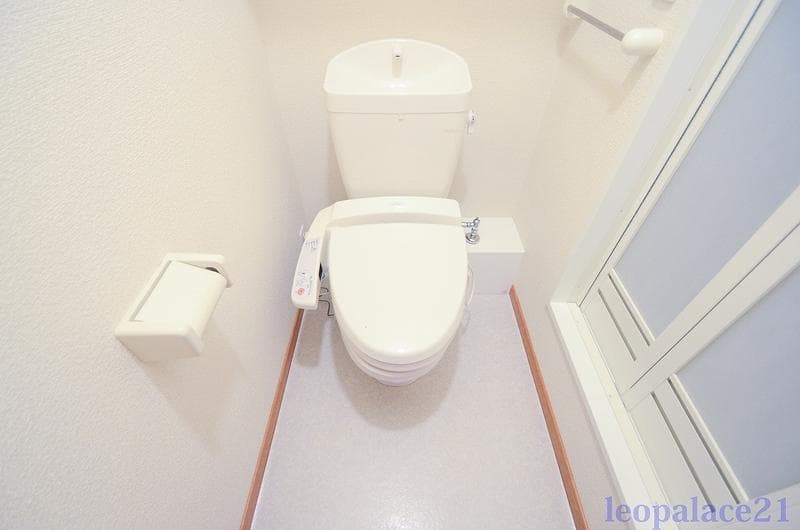 Room image 8