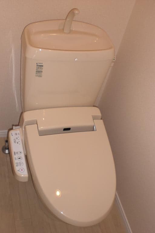 Room image 8