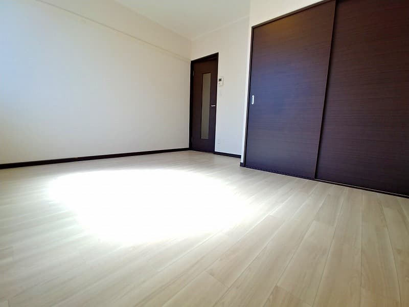 Preview interior of LEONEXT Kona & Sun I