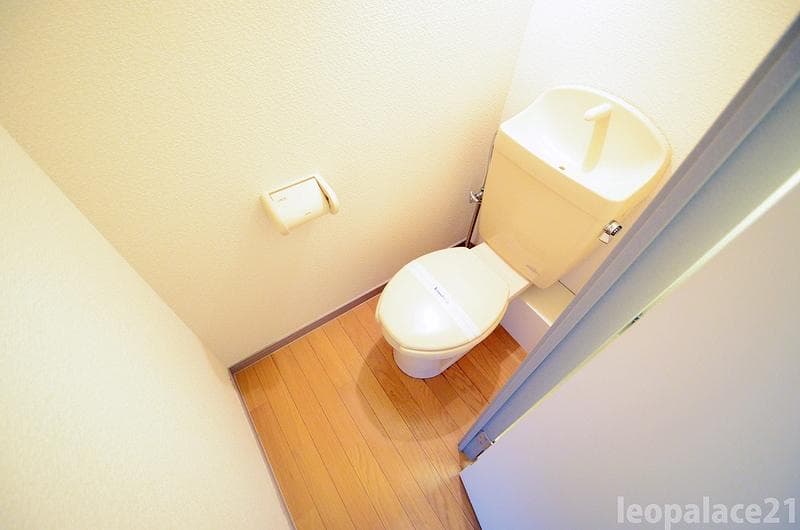 Room image 10
