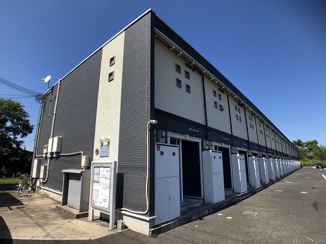 Main exterior of LEONEXT Felicita Misaki