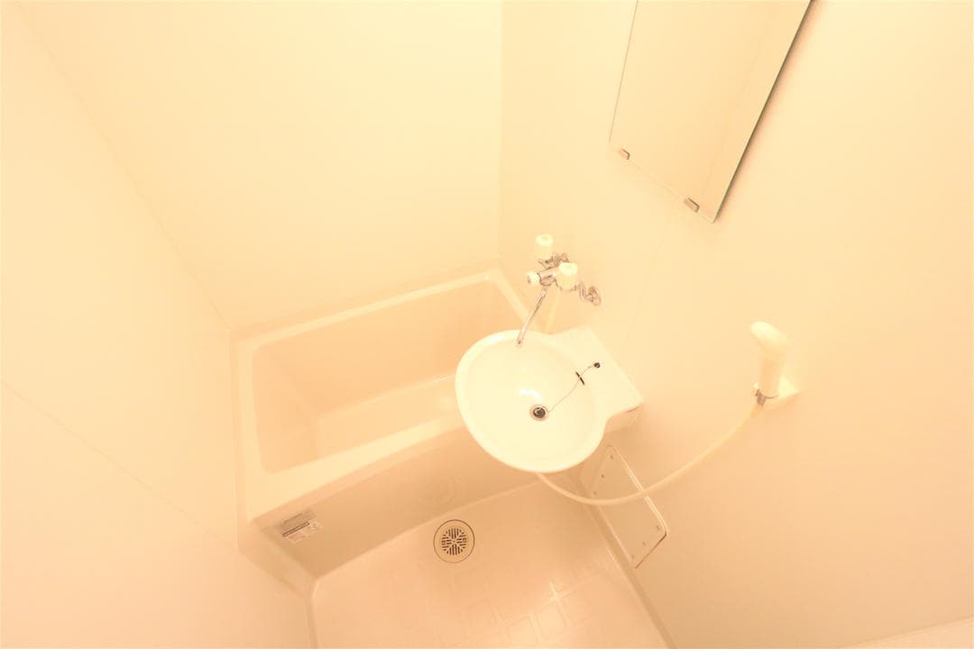 Room image 8