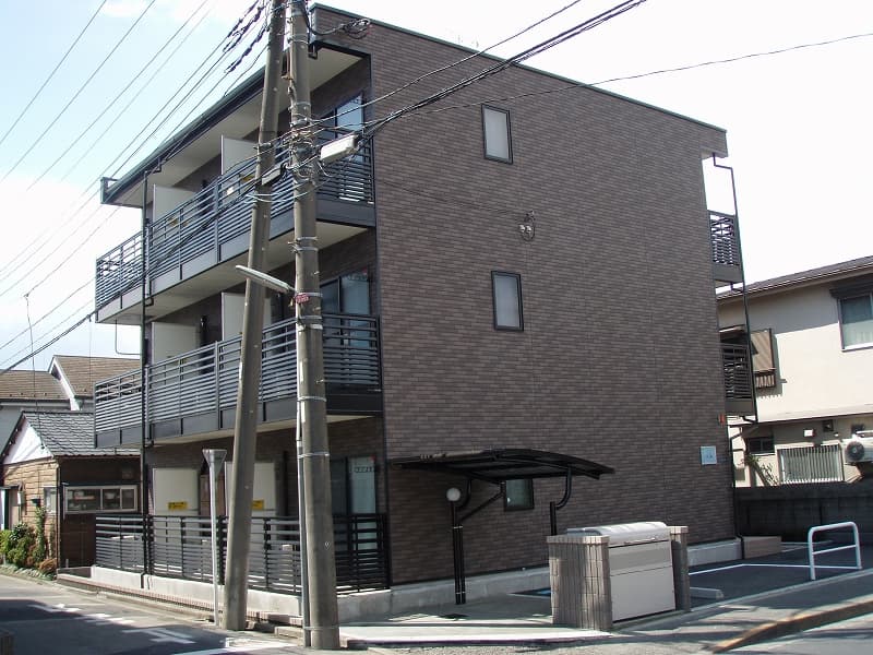 Main exterior of LEONEXT Misato