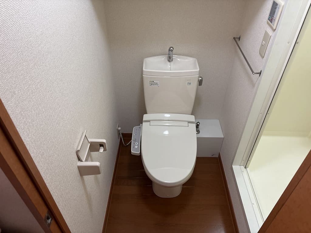 Room image 8