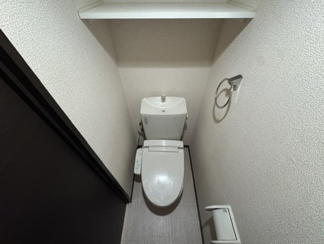 Room image 8