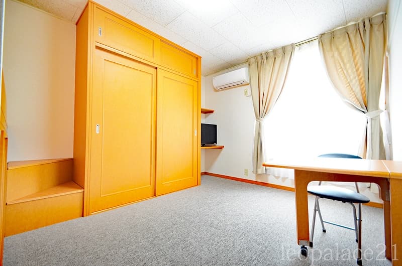 Room image 8