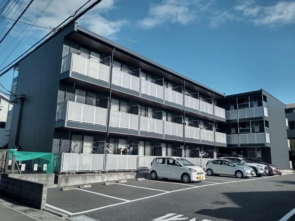 Main exterior of leopalace YAMAZAKI