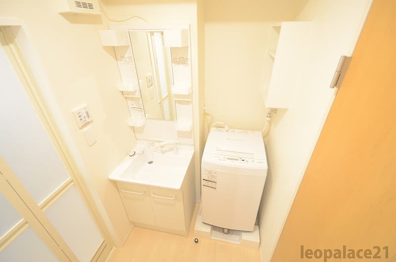 Room image 12