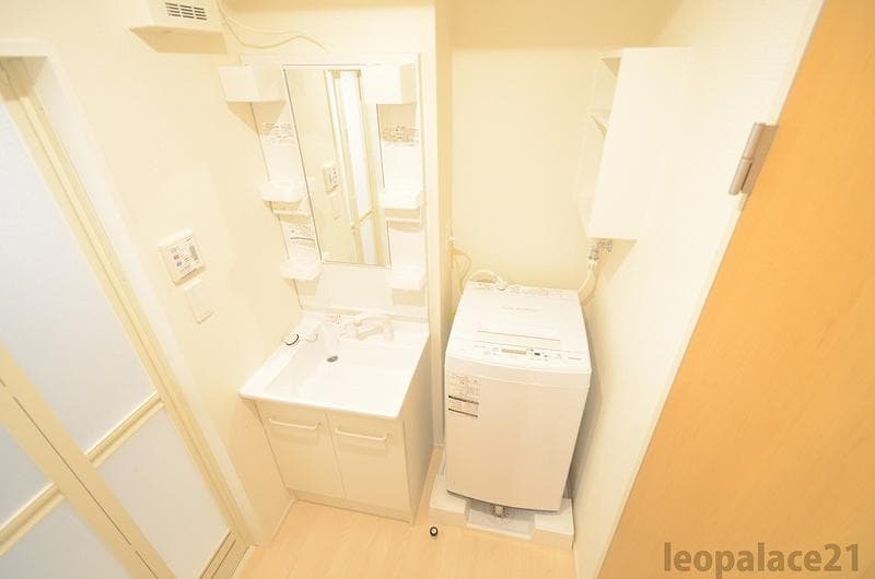Room image 12