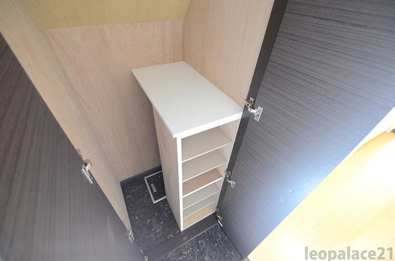 Room image 12