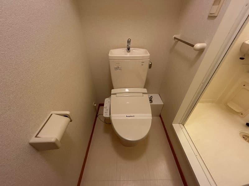 Room image 8