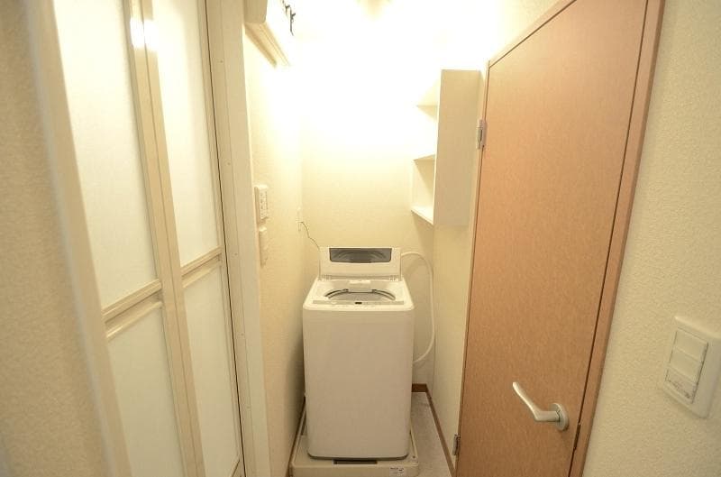 Room image 8