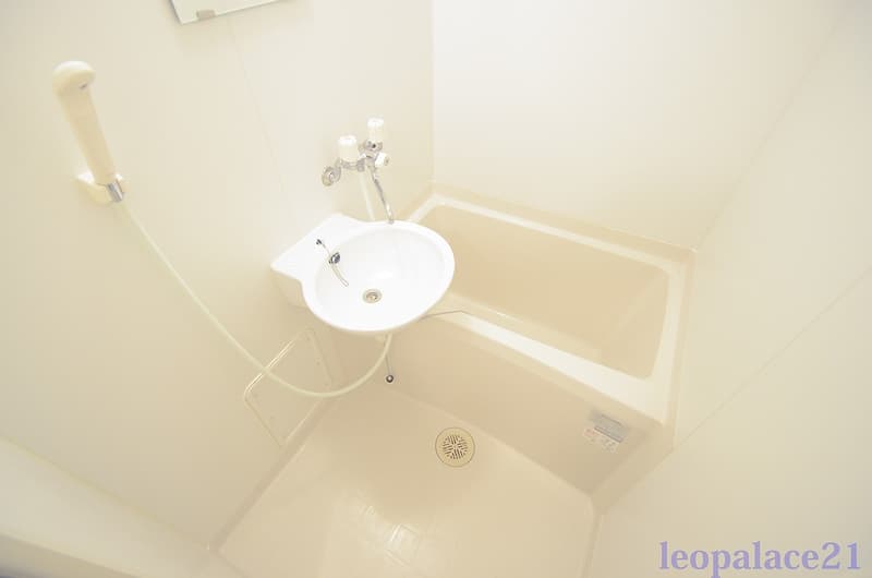 Room image 9