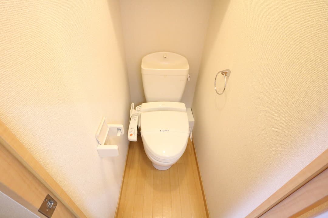 Room image 8