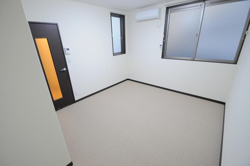 Preview interior of LEONEXT Miraku ZERO