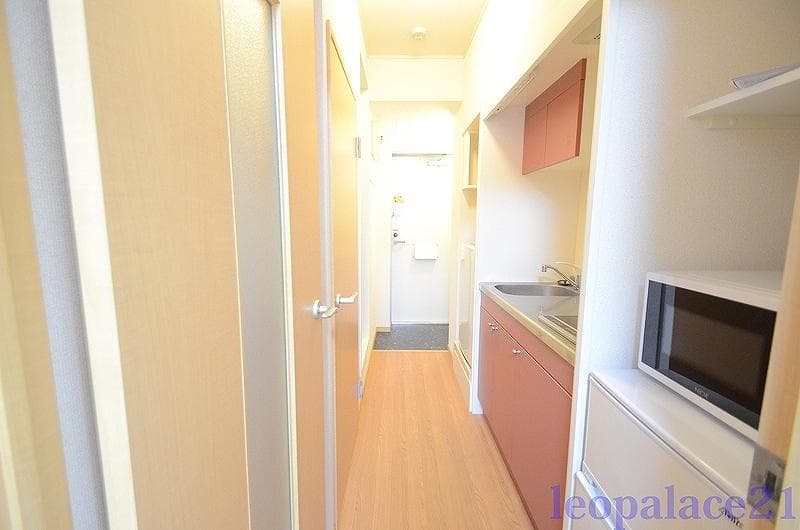Room image 8