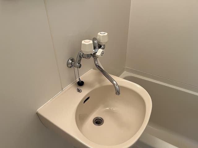 Room image 8