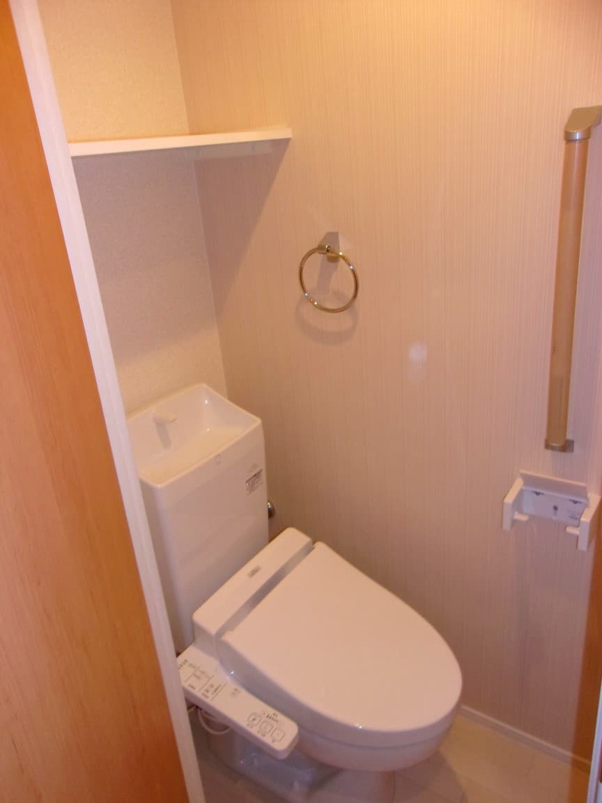 Room image 8