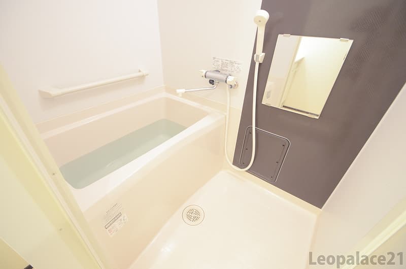 Room image 8