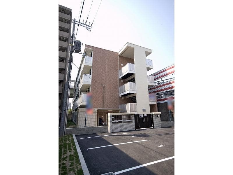 Main exterior of leopalace Reverber V
