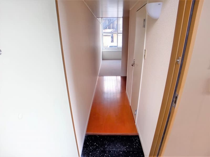 Room image 8