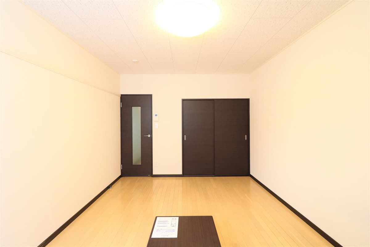 Room image 8