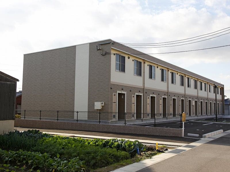 Main exterior of LEONEXT Hanamizuki