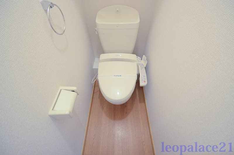 Room image 8