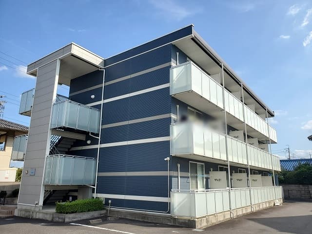 Main exterior of LEONEXT Emu Ti Osaka II