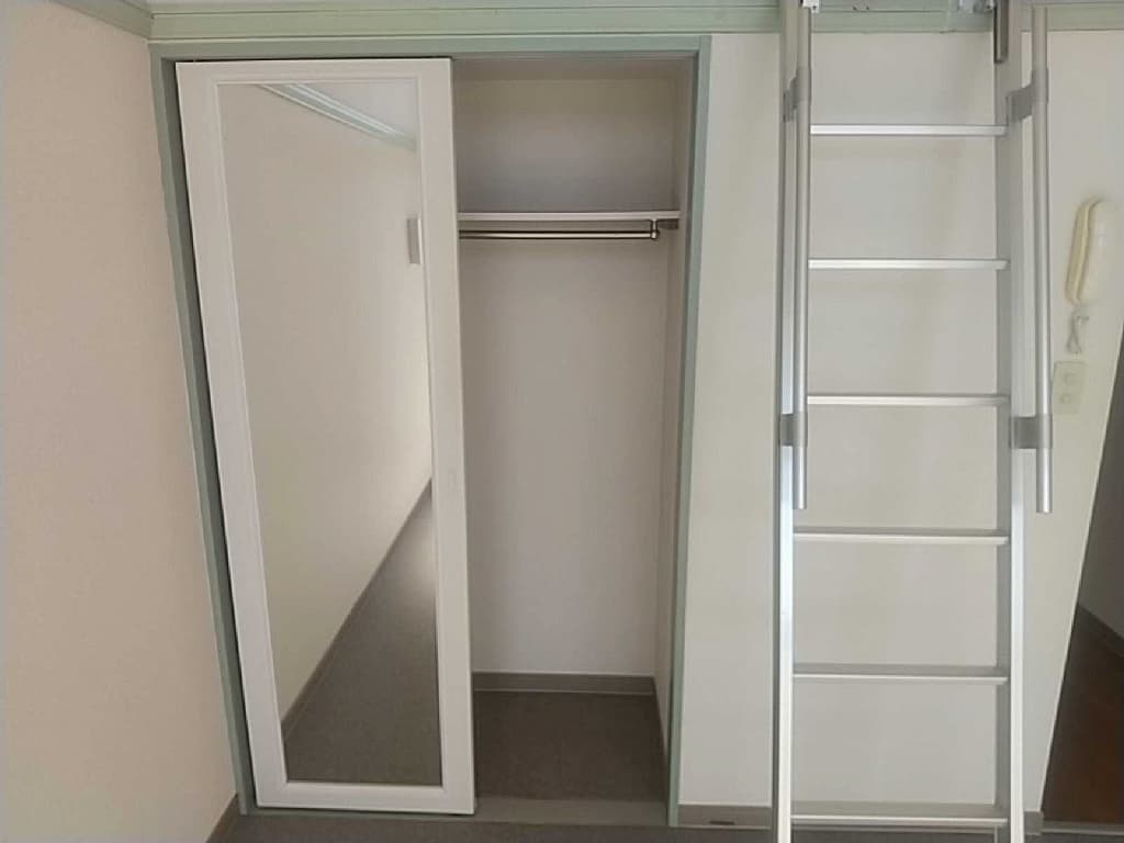 Room image 9